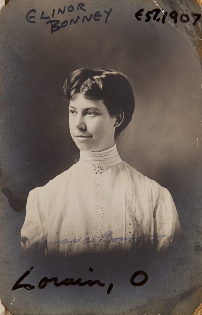 Elinor Bonney, 1907